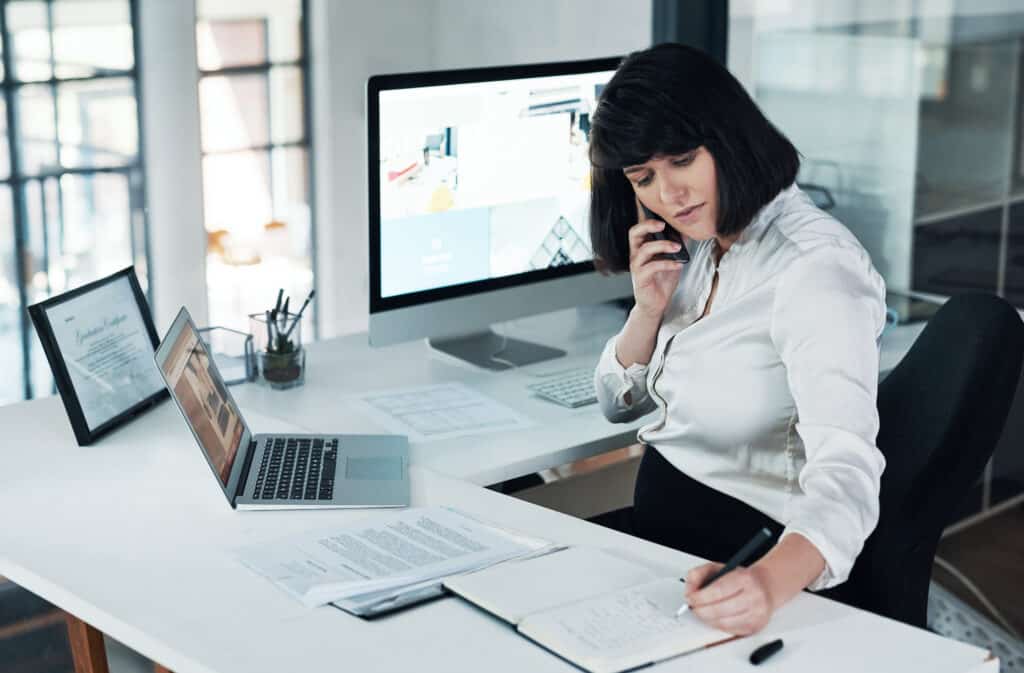 Schwangerschaft: Darf der Arbeitgeber das Team informieren?